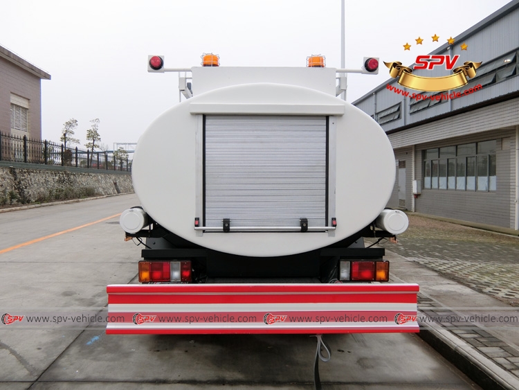 Stainless Steel Fuel Tanker Truck ISUZU (4,000 liters) Rear View